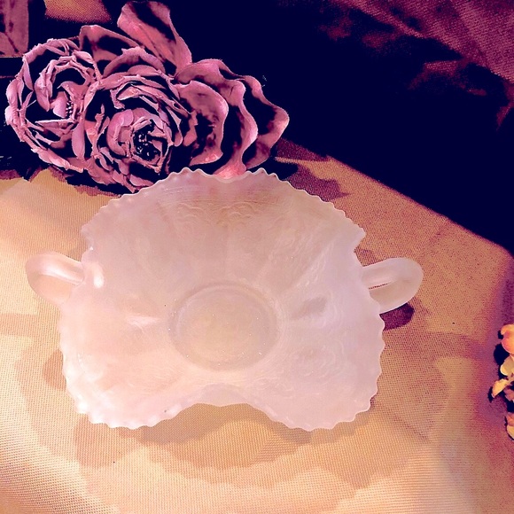 Fenton Persian Medallion Satin Handled Bonbon Bowl, Antique c1911 Froste… - Picture 3 of 4